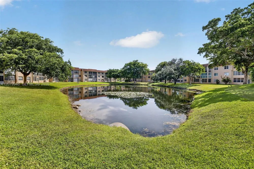 9261 Sunrise Lakes Blvd #203 Sunrise, FL 33322