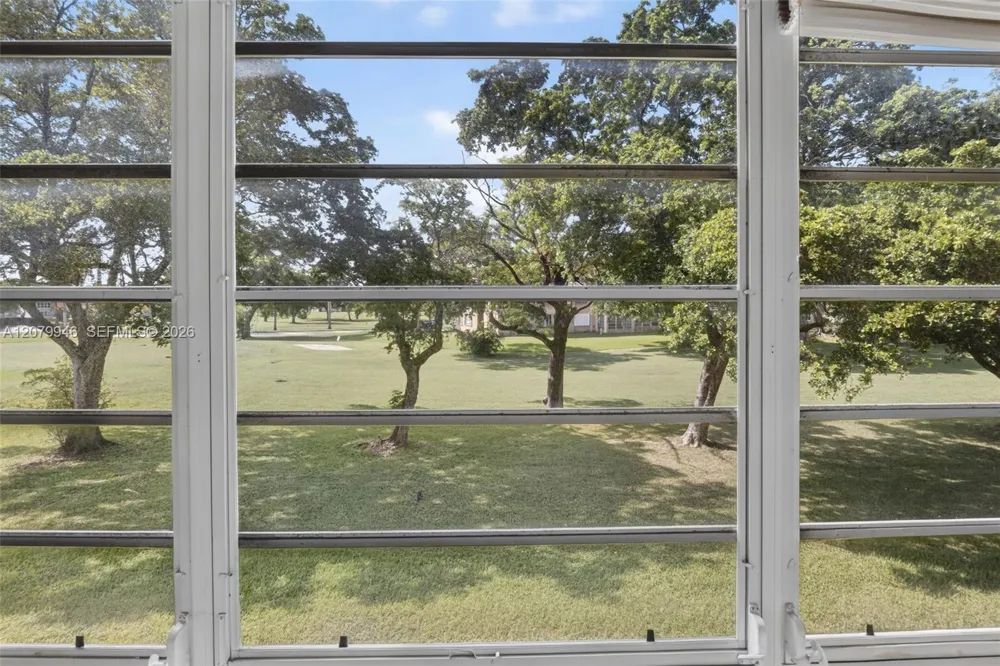 9261 Sunrise Lakes Blvd #203 Sunrise, FL 33322