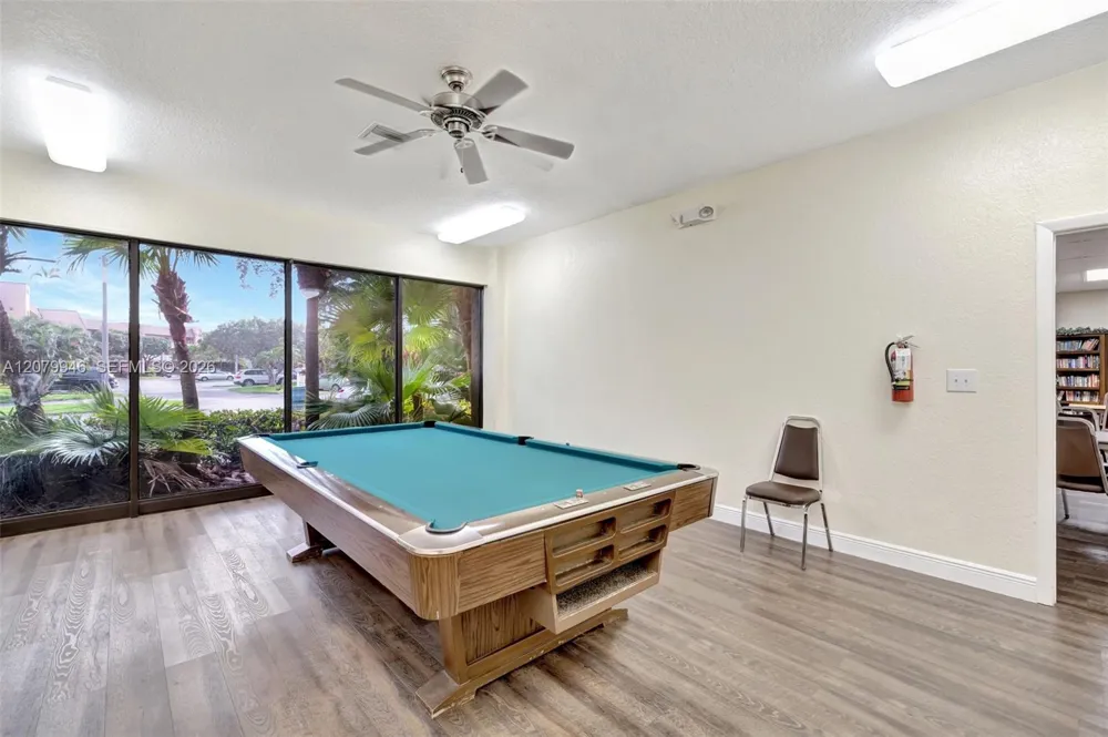 9261 Sunrise Lakes Blvd #203 Sunrise, FL 33322