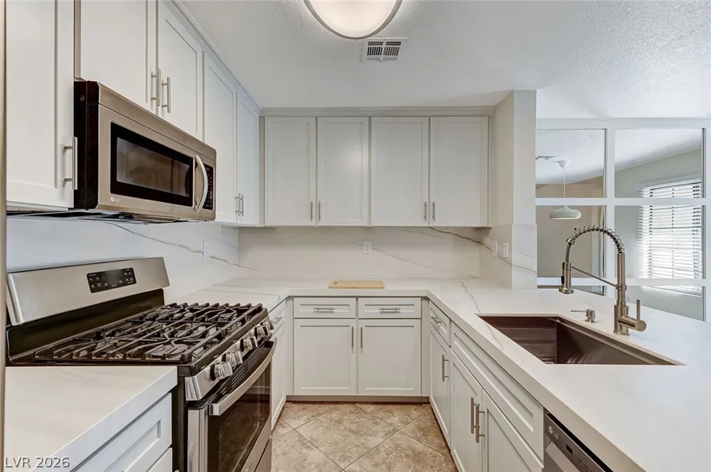 2633 S Durango Drive #201 Las Vegas, NV 89117