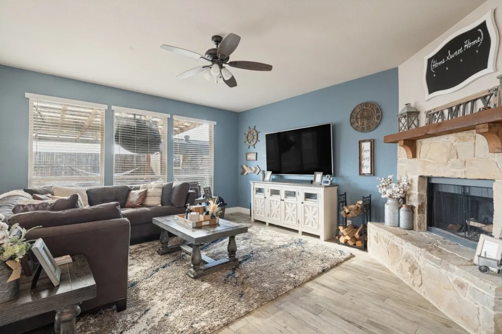 1903 Maplewood Drive Glenn Heights, TX 75154