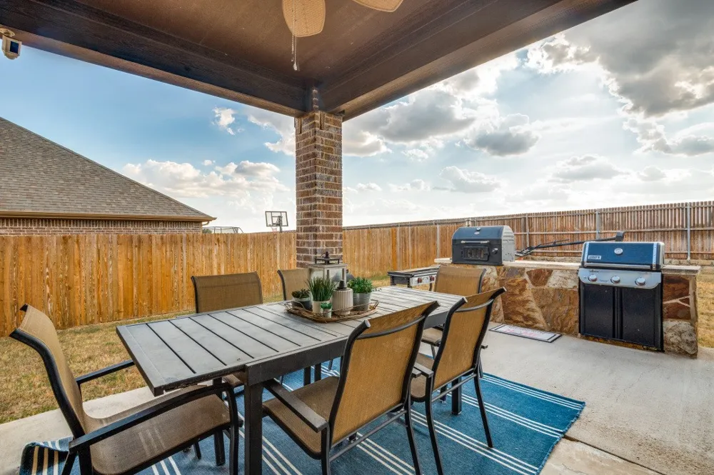 1903 Maplewood Drive Glenn Heights, TX 75154