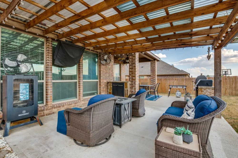 1903 Maplewood Drive Glenn Heights, TX 75154