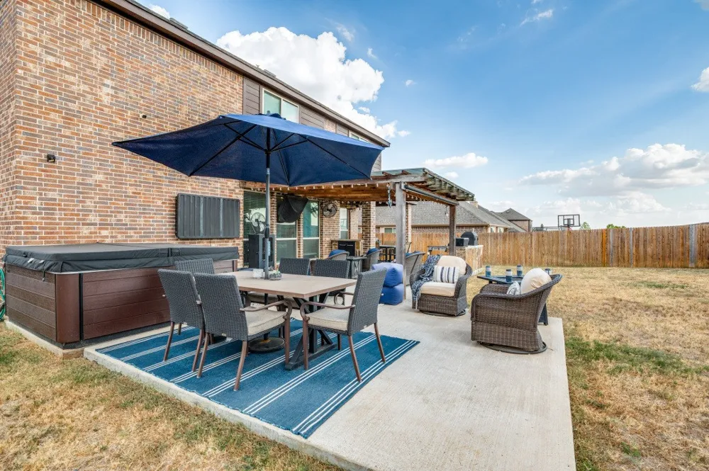 1903 Maplewood Drive Glenn Heights, TX 75154