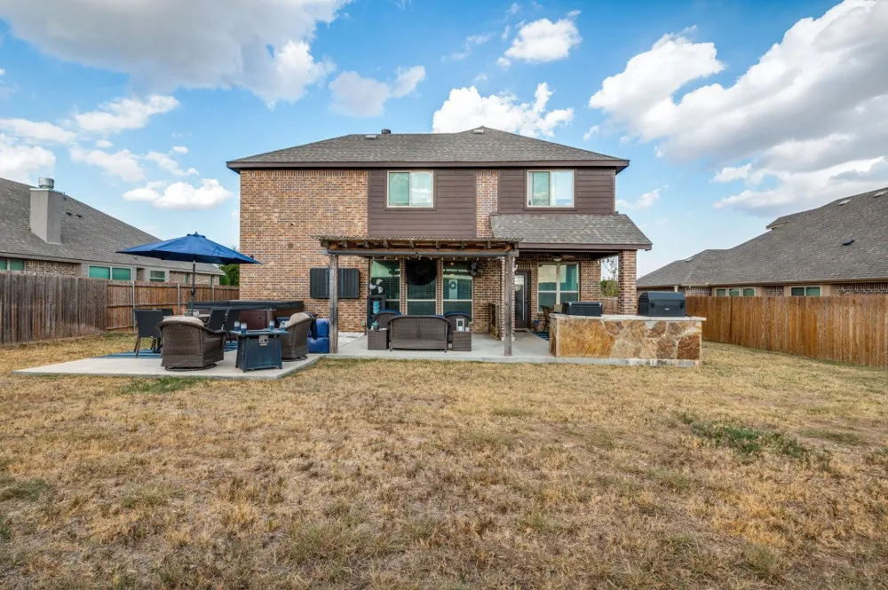 1903 Maplewood Drive Glenn Heights, TX 75154