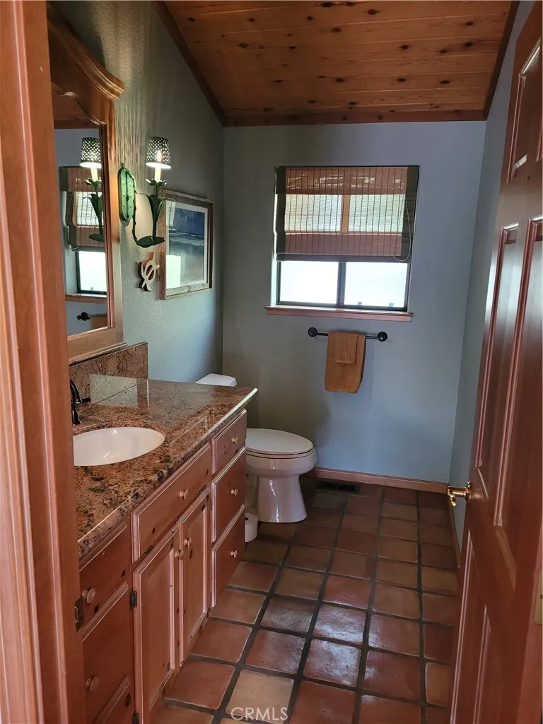 7999 Little Borax Lake Kelseyville, CA 95451