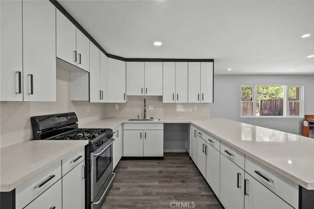 2321 W Avenue M4 Palmdale, CA 93551