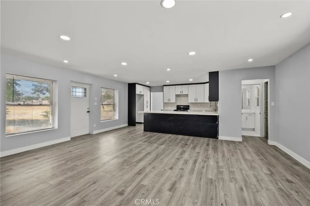 2321 W Avenue M4 Palmdale, CA 93551
