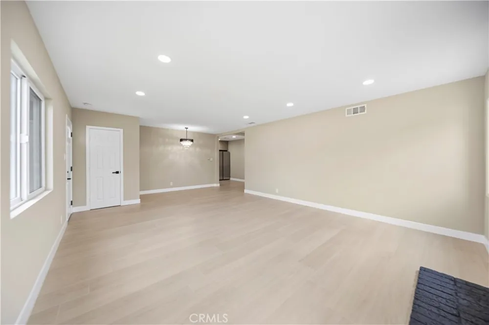 9183 Beachy Avenue Pacoima, CA 91331