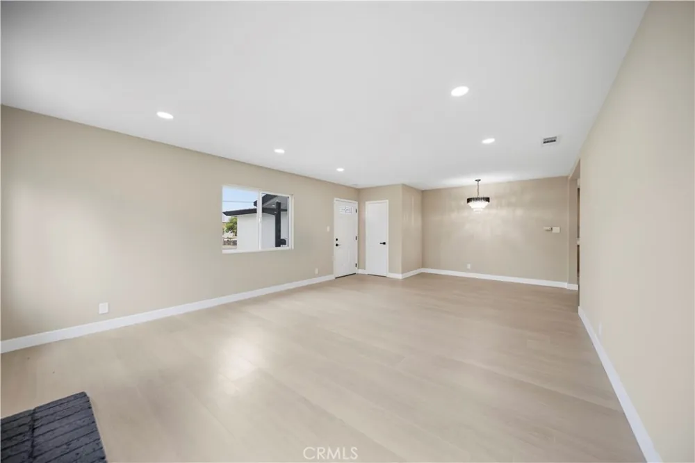 9183 Beachy Avenue Pacoima, CA 91331