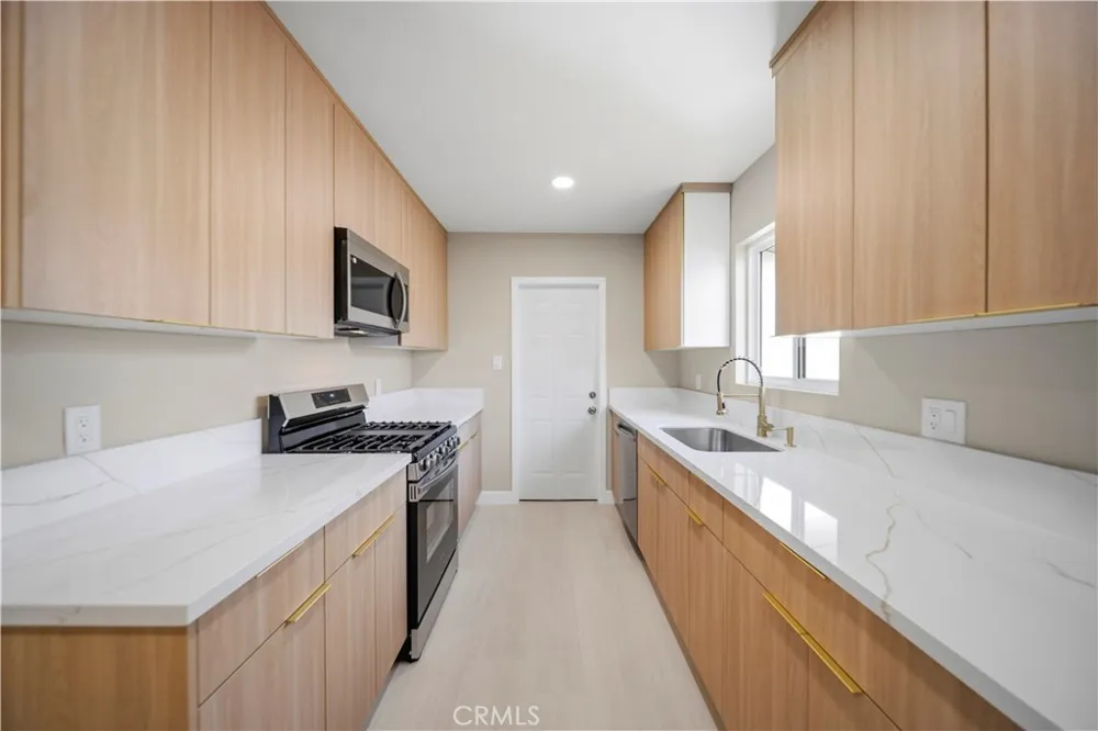 9183 Beachy Avenue Pacoima, CA 91331