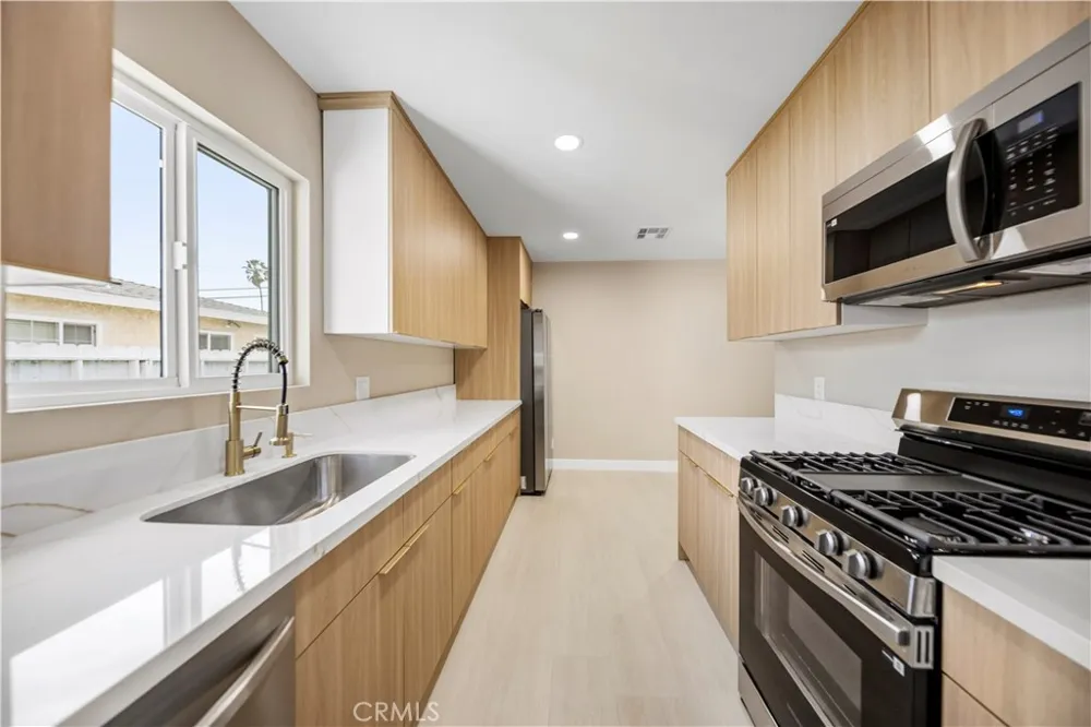 9183 Beachy Avenue Pacoima, CA 91331