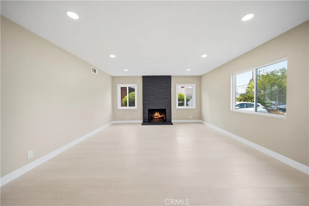9183 Beachy Avenue Pacoima, CA 91331