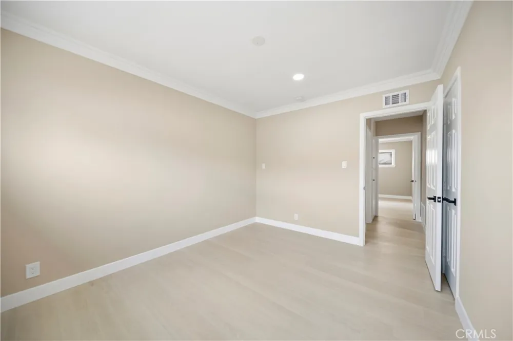 9183 Beachy Avenue Pacoima, CA 91331
