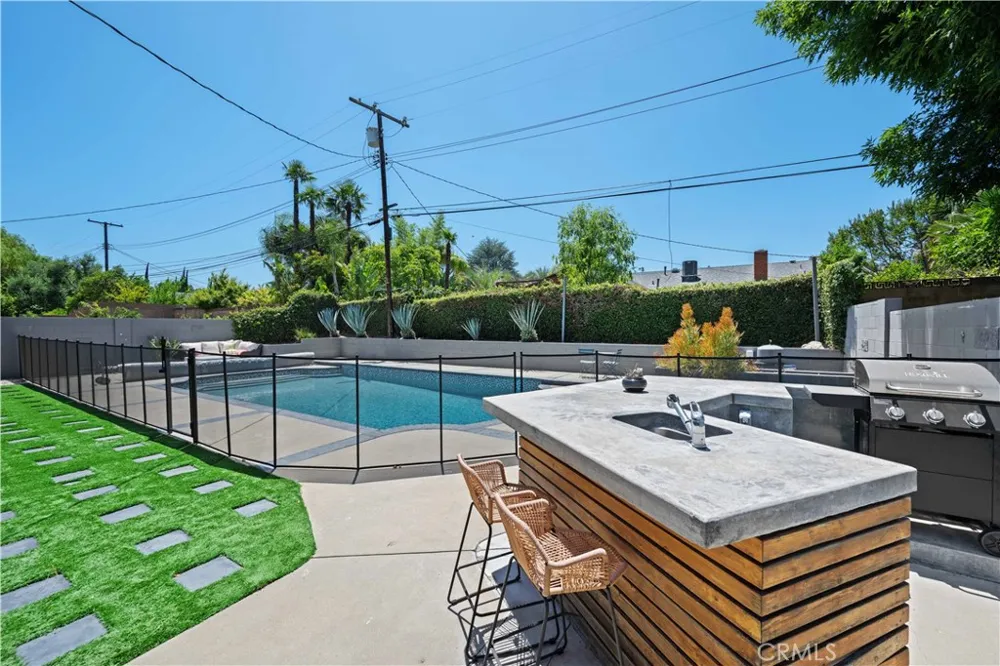 6709 Sheltondale Avenue West Hills, CA 91307