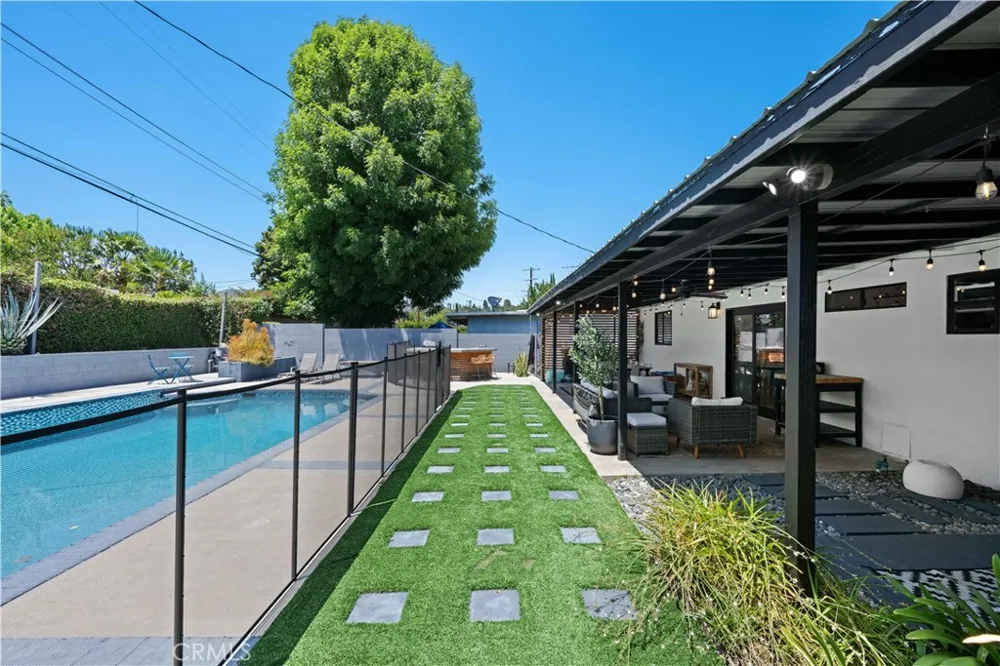 6709 Sheltondale Avenue West Hills, CA 91307