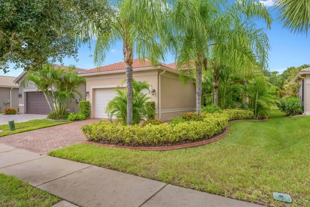 4952 SANDY GLEN WAY Wimauma, FL 33598