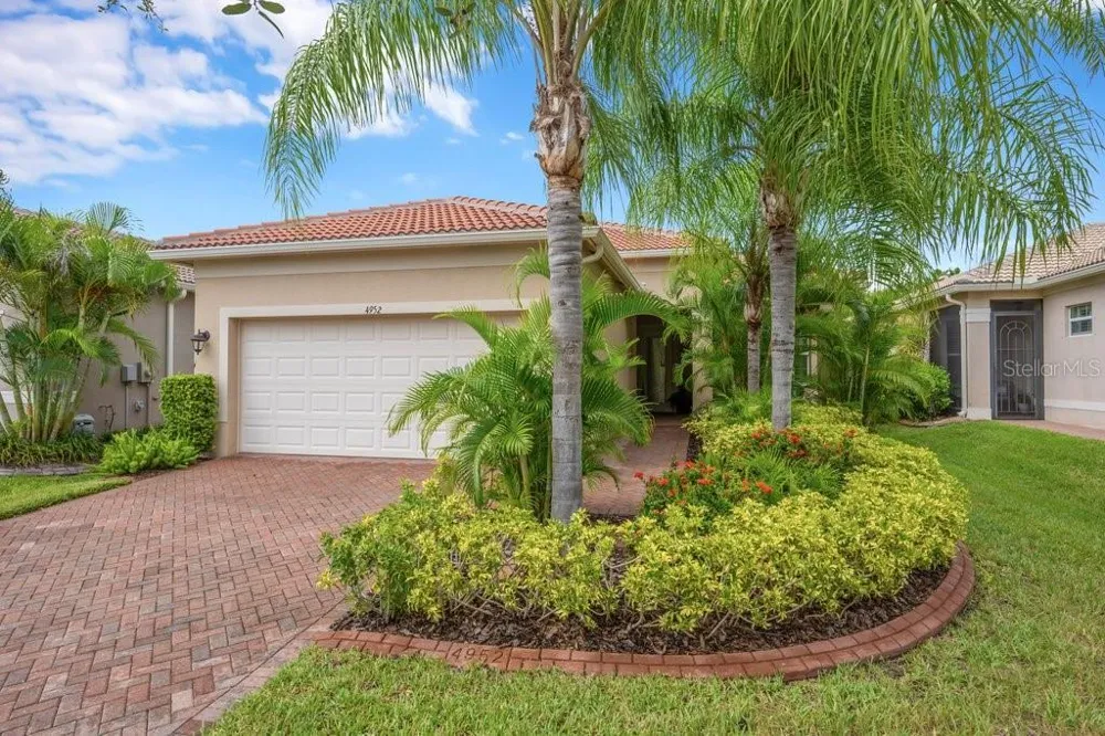 4952 SANDY GLEN WAY Wimauma, FL 33598