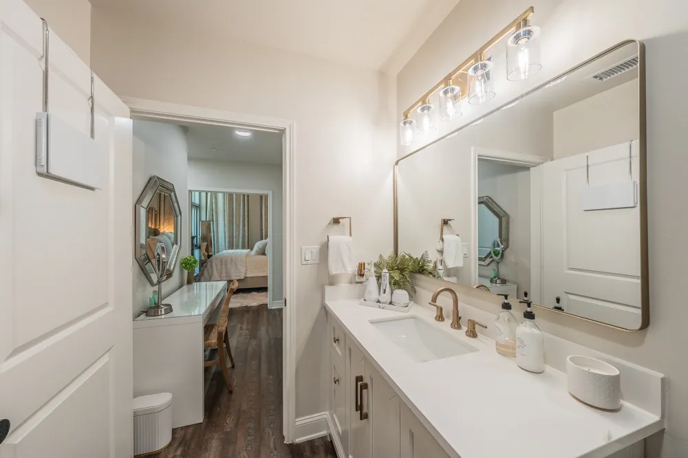 500 Throckmorton Street #1406 Fort Worth, TX 76102