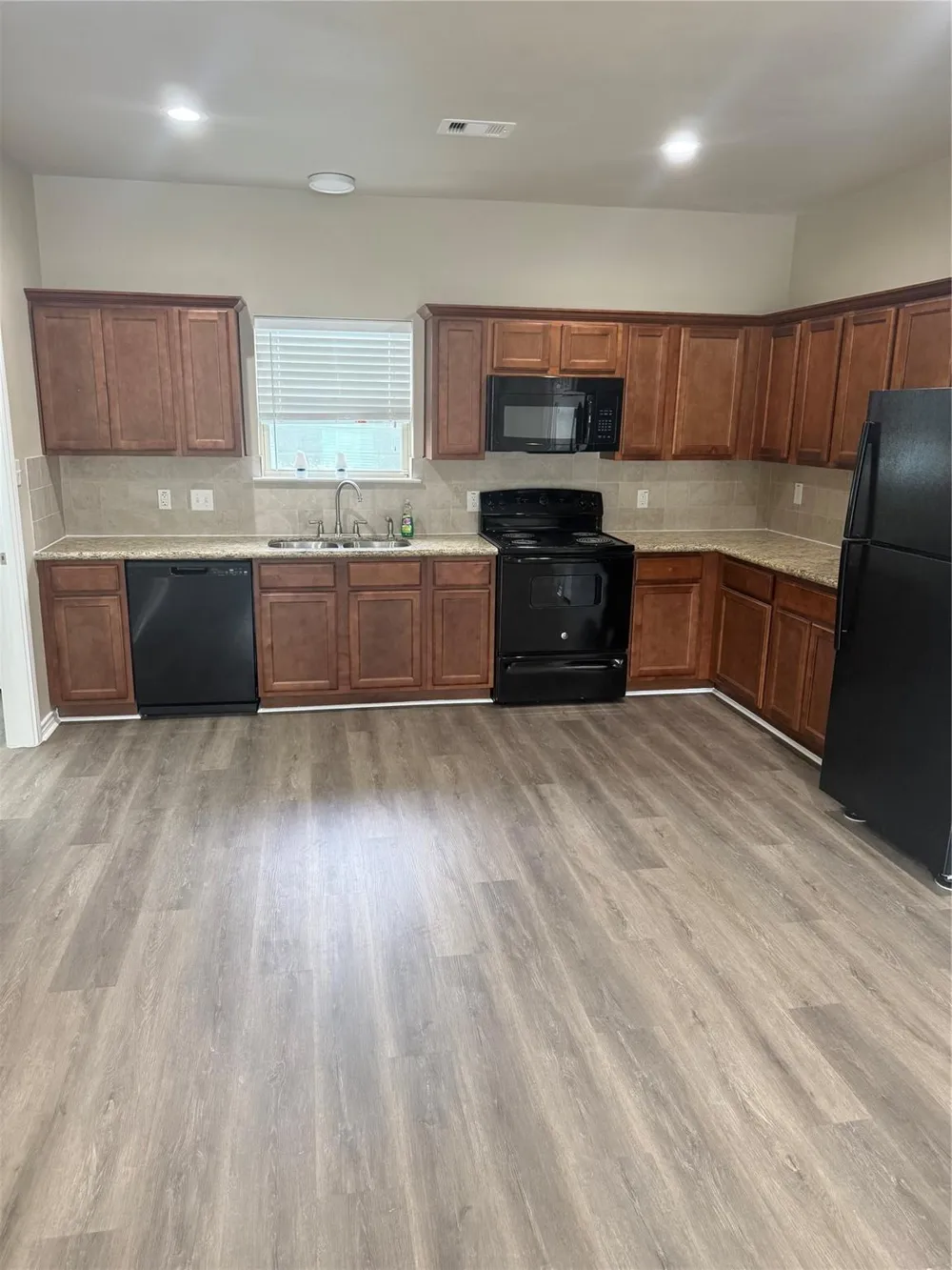 312 Ormsby Street #314 Alvin, TX 77511