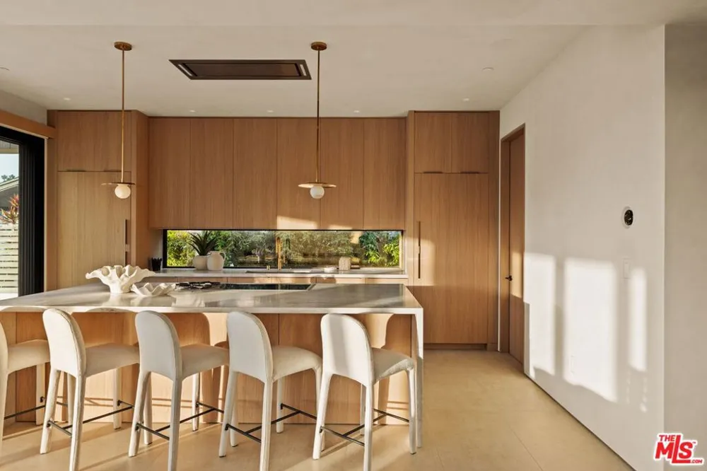 3271 Easter Circle Huntington Beach, CA 92649