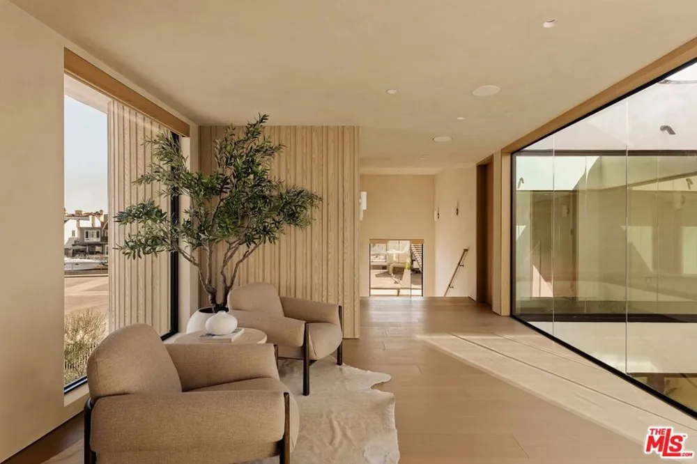 3271 Easter Circle Huntington Beach, CA 92649