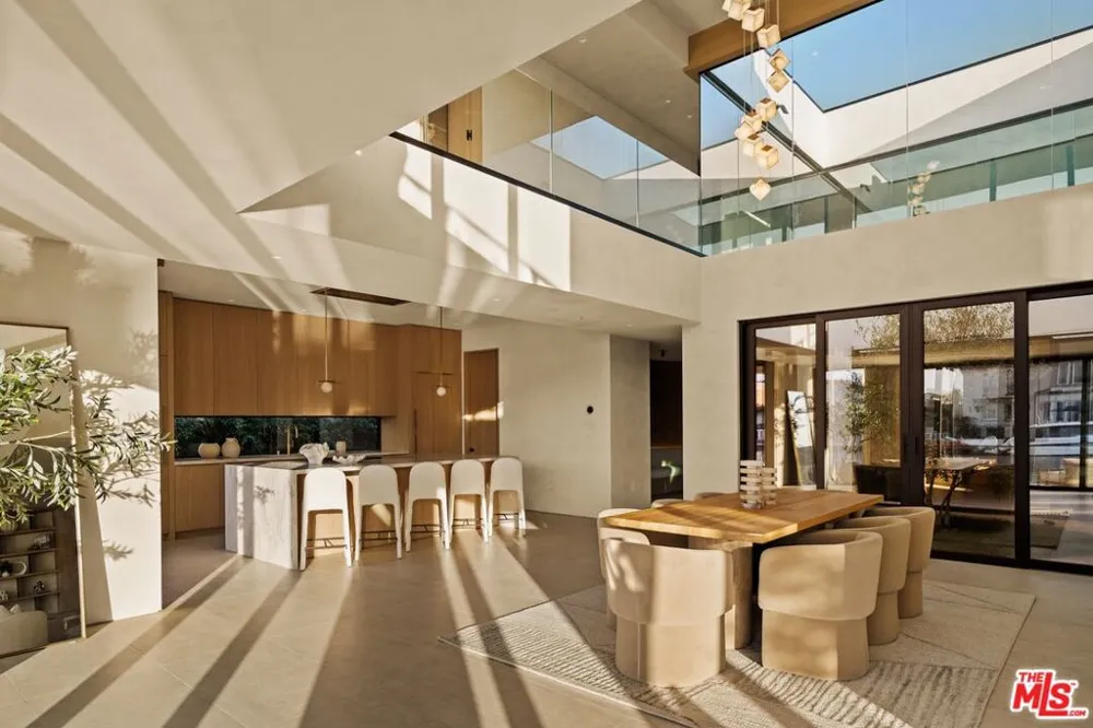 3271 Easter Circle Huntington Beach, CA 92649