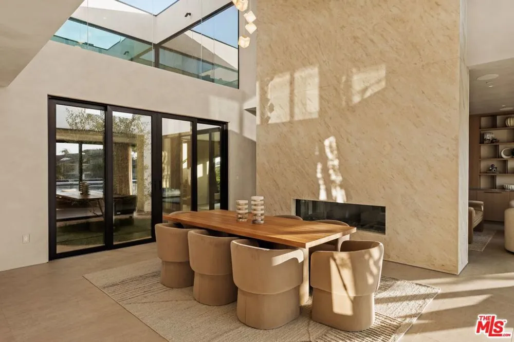 3271 Easter Circle Huntington Beach, CA 92649