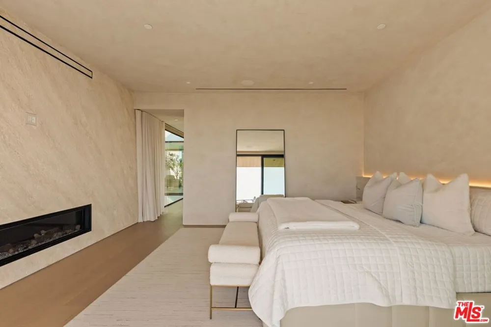 3271 Easter Circle Huntington Beach, CA 92649