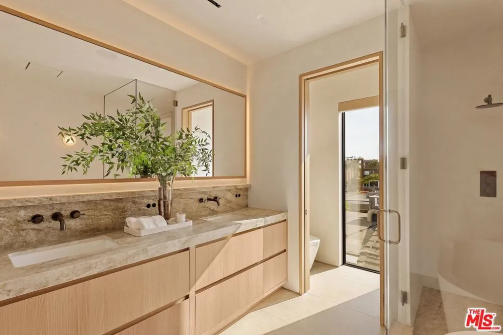 3271 Easter Circle Huntington Beach, CA 92649