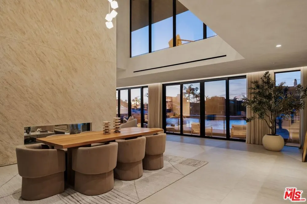 3271 Easter Circle Huntington Beach, CA 92649