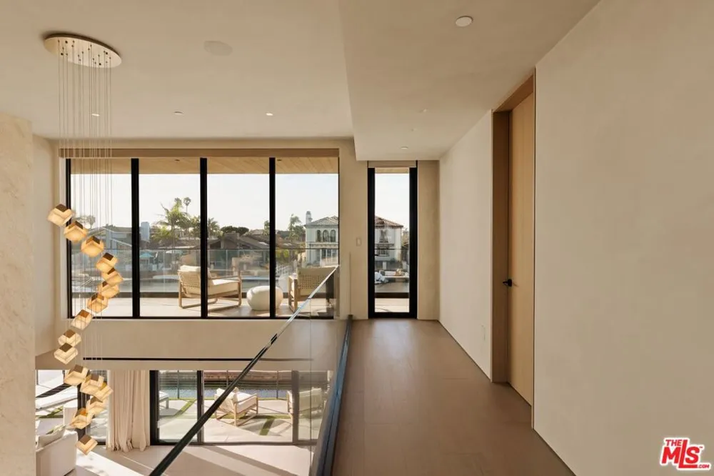 3271 Easter Circle Huntington Beach, CA 92649