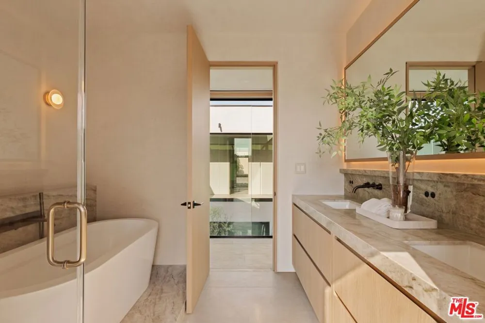 3271 Easter Circle Huntington Beach, CA 92649