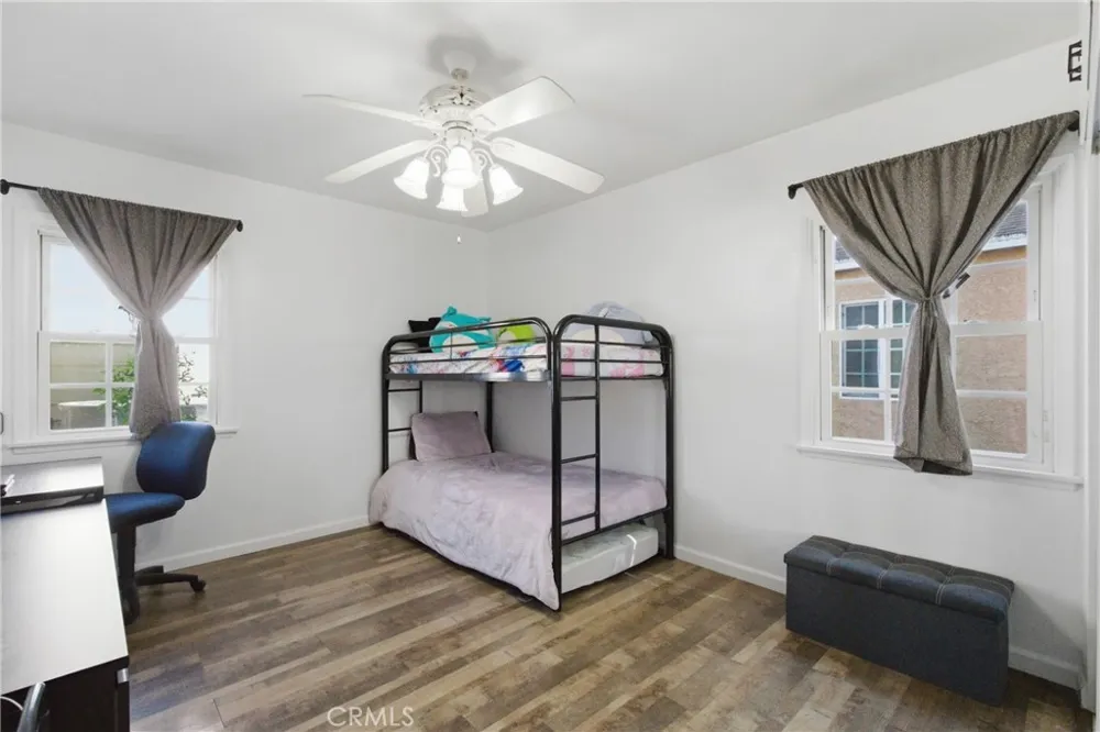 6836 Aura Reseda, CA 91335