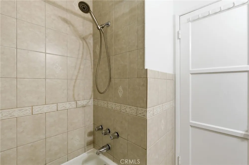6836 Aura Reseda, CA 91335