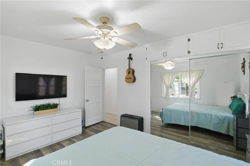 6836 Aura Reseda, CA 91335