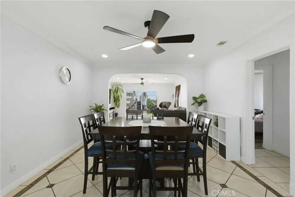 6836 Aura Reseda, CA 91335