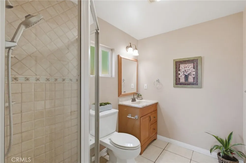 6836 Aura Reseda, CA 91335