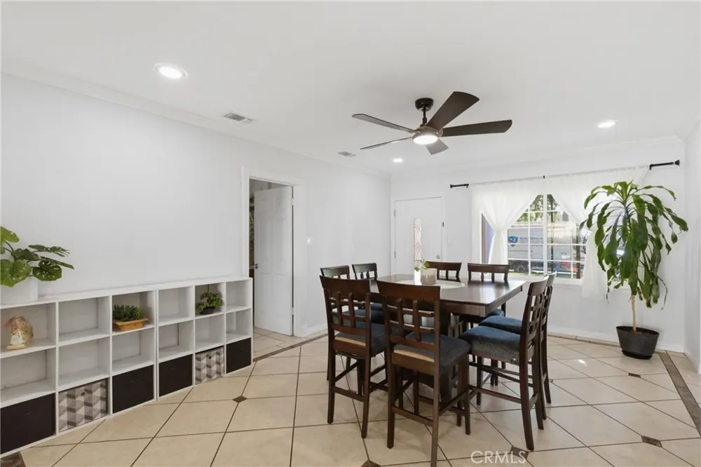 6836 Aura Reseda, CA 91335