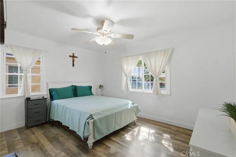 6836 Aura Reseda, CA 91335