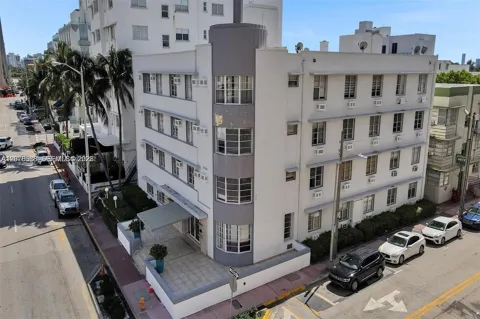 3030 Collins Ave #4B
