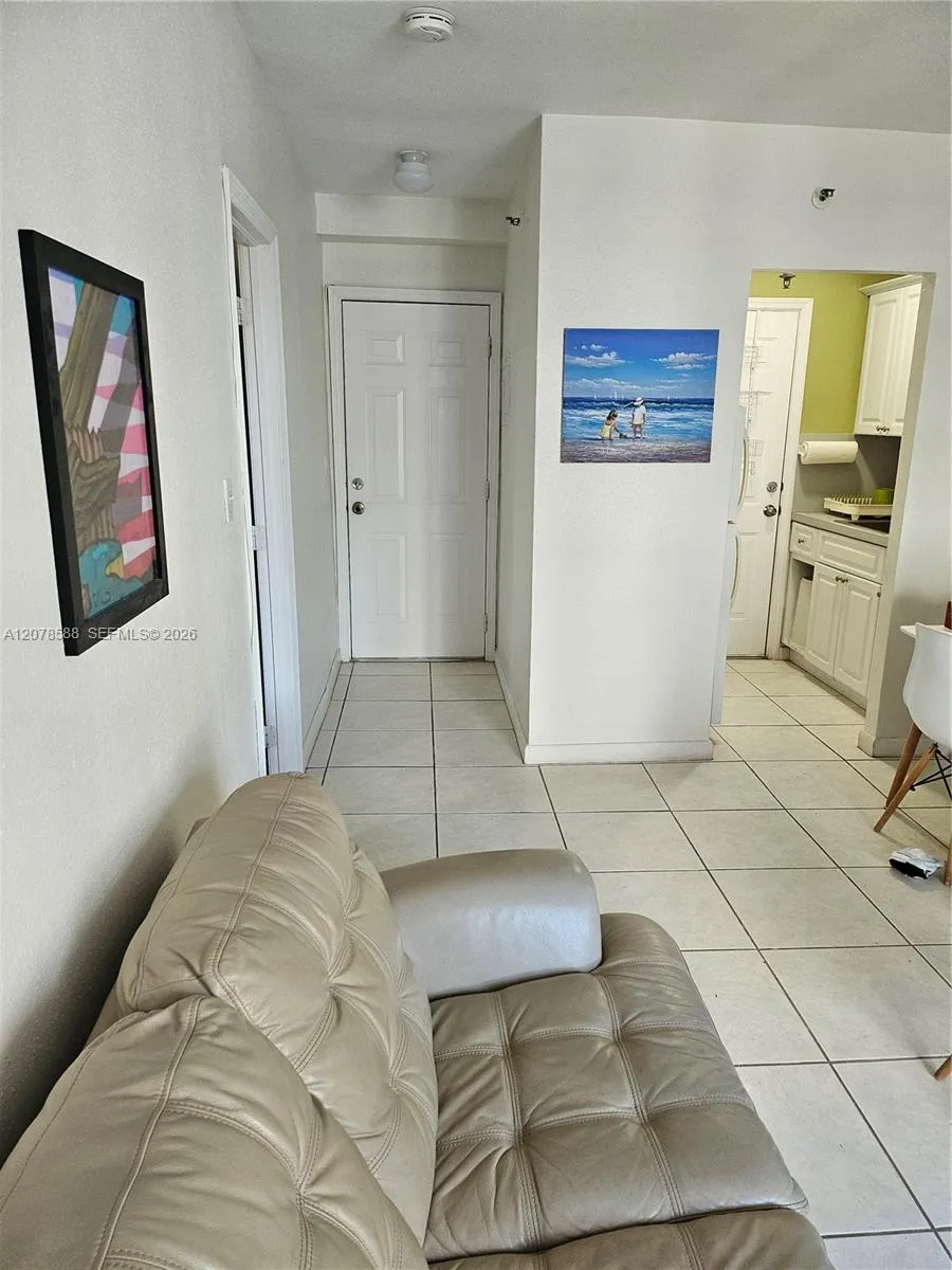 3030 Collins Ave #4B Miami Beach, FL 33140