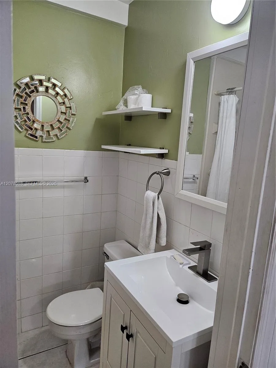 3030 Collins Ave #4B Miami Beach, FL 33140