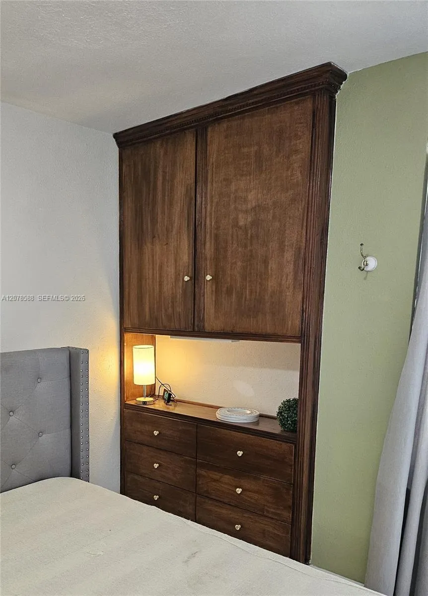 3030 Collins Ave #4B Miami Beach, FL 33140
