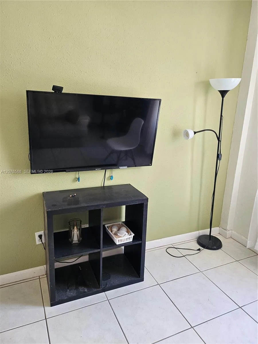 3030 Collins Ave #4B Miami Beach, FL 33140