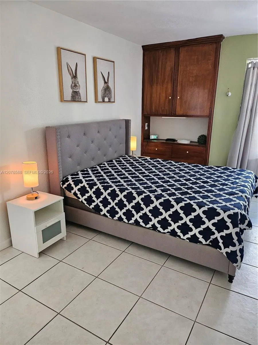 3030 Collins Ave #4B Miami Beach, FL 33140
