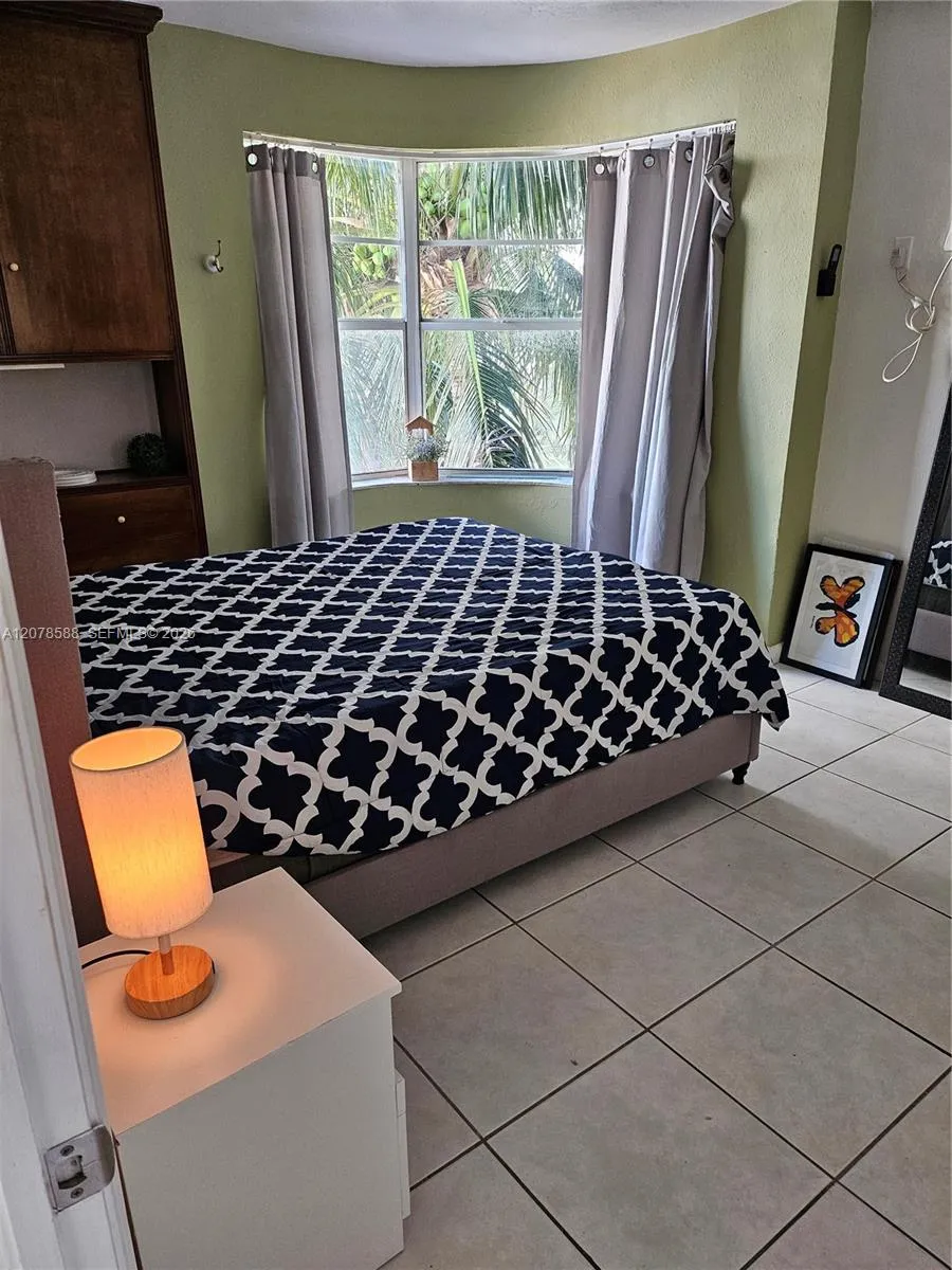 3030 Collins Ave #4B Miami Beach, FL 33140