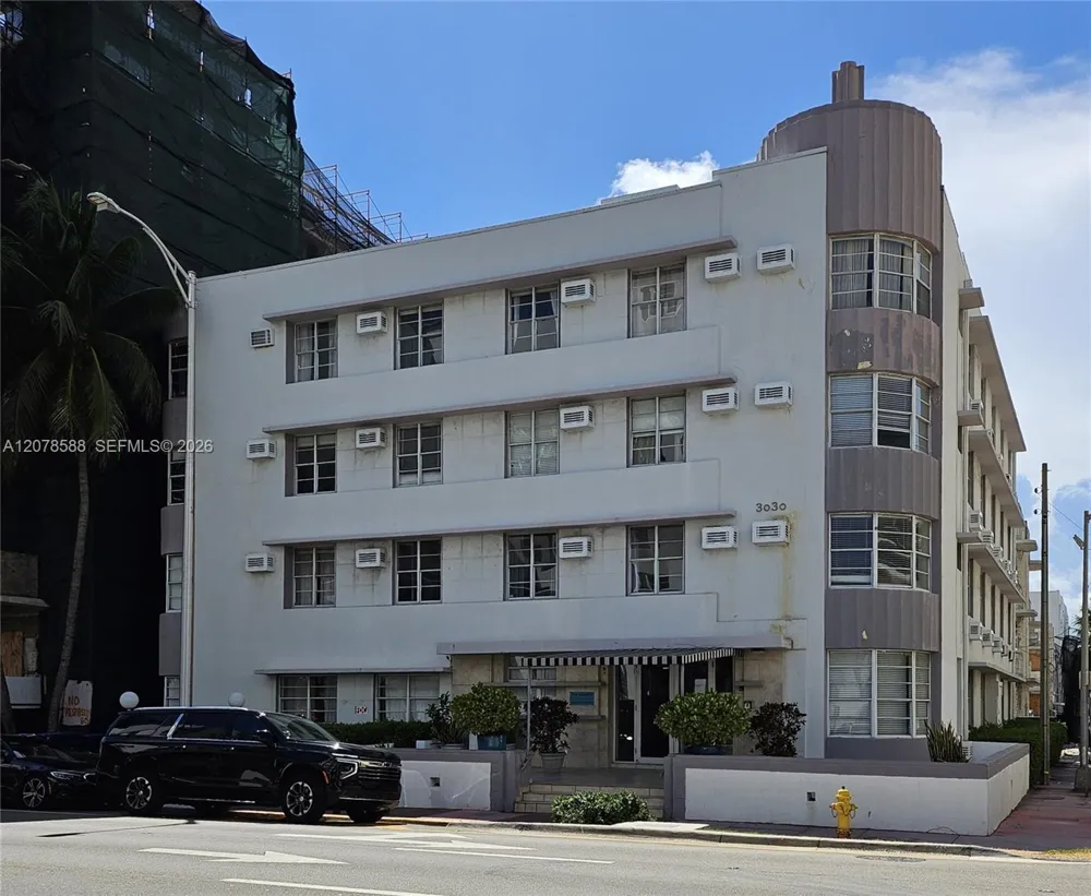3030 Collins Ave #4B Miami Beach, FL 33140
