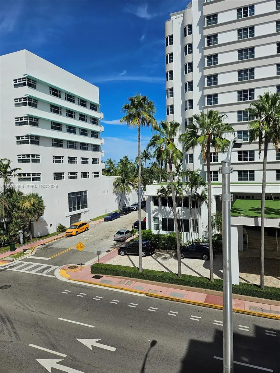 3030 Collins Ave #4B Miami Beach, FL 33140