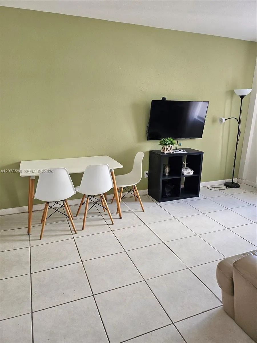 3030 Collins Ave #4B Miami Beach, FL 33140